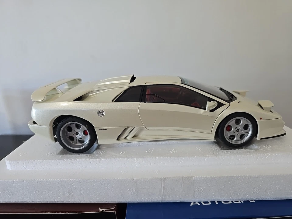 Lamborghini Diablo SE30 JOTA (BLANCO GLOBO) 1/18 AUTOART Foto 4 de 4