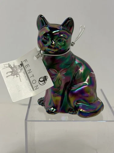 VINTAGE FENTON AMETHYST CARNIVAL GLASS HAND PAINTED CAT, SIGNED, #5165, 3 5/8"H