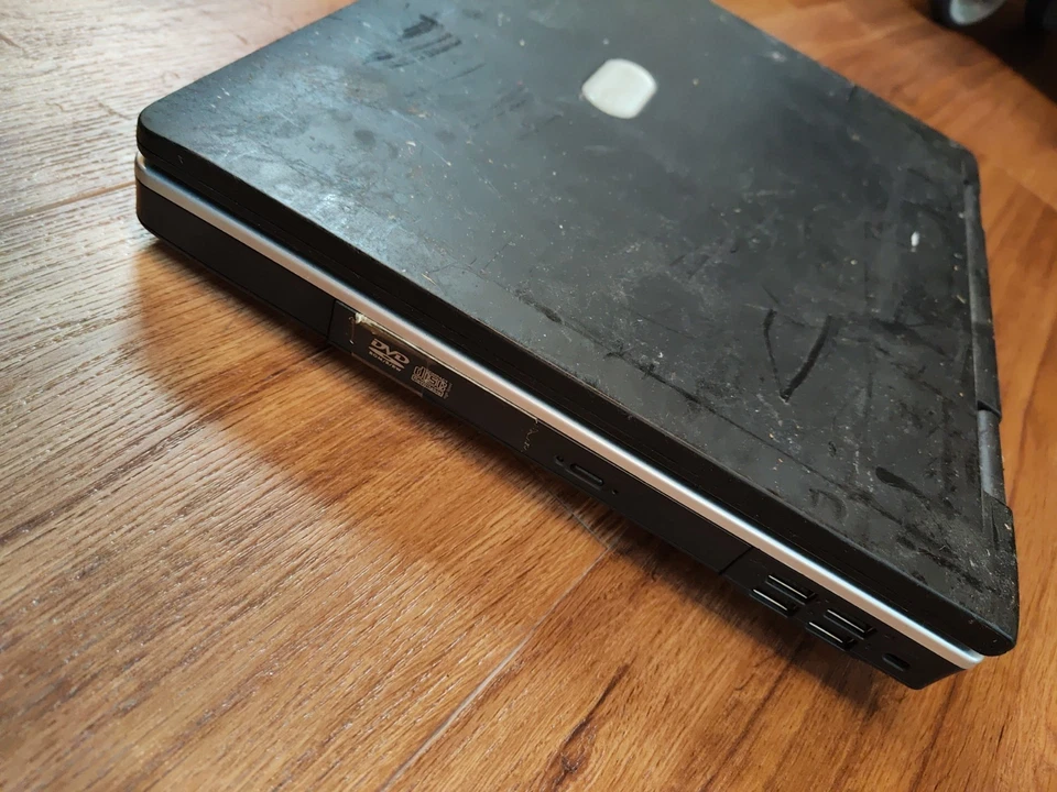 Notebook Yakumo Green732 mit Akku und Win XP DVD Defekt Bastler - Bild 4 von 4