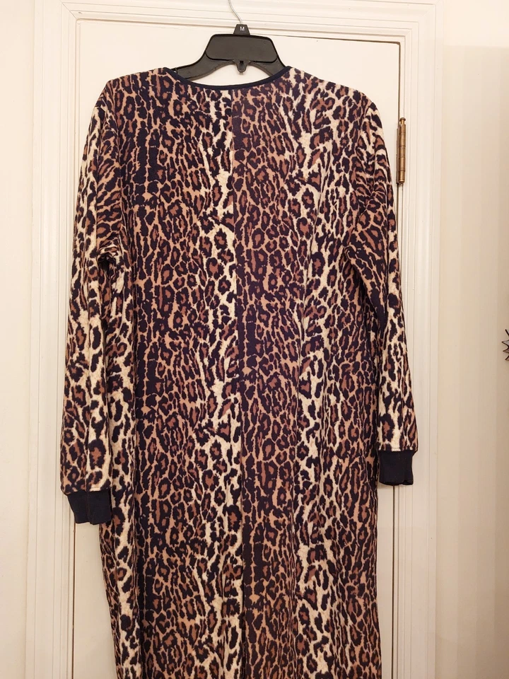 NICK & NORA ANIMAL PRINT FRONT ZIP LONG SLEEVE FLEECE FOOTED PAJAMAS - SIZE XL Foto 3 de 4
