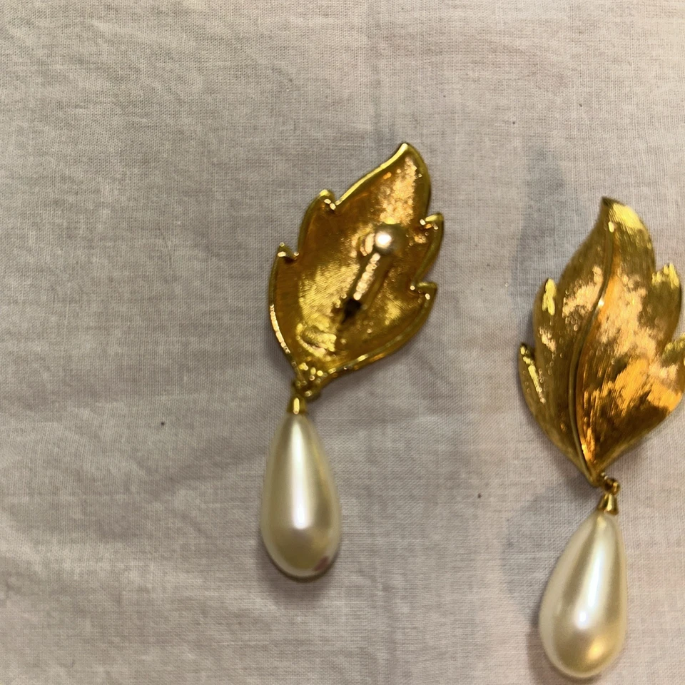 Винтажные золотистые серьги-листы Napier с висящим жемчугом. Штампованный - Изображение 3 из 4