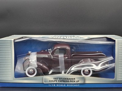 Road Signature 1937 Studebaker Coupe Express Pickup Truck 1:18