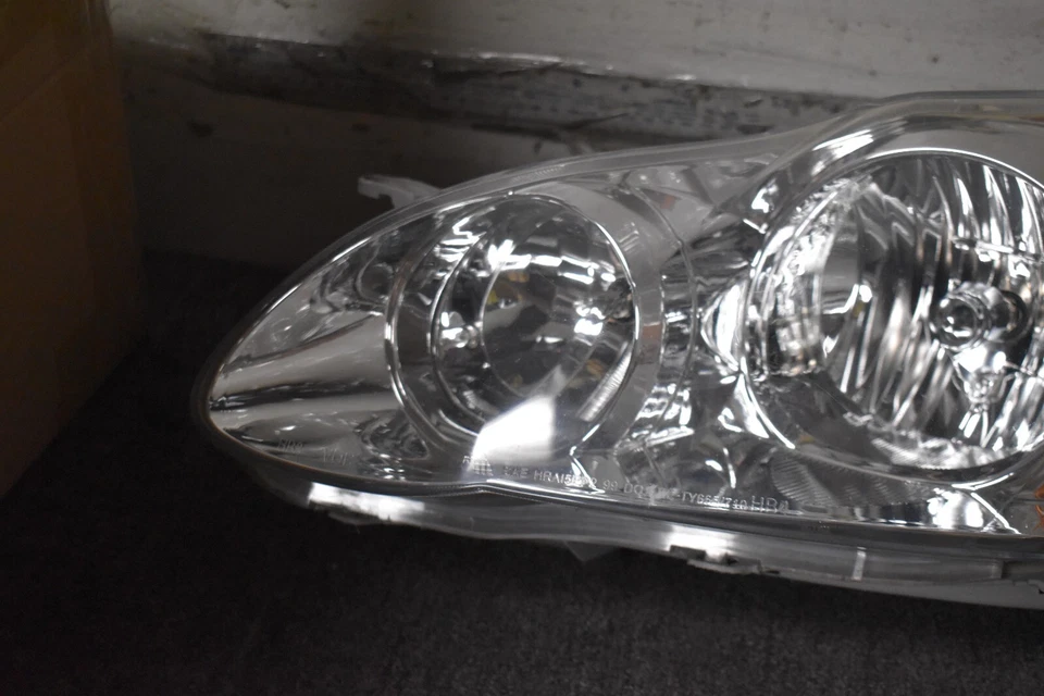 Faro lateral izquierdo toyota corolla 2005-2008 recambio Foto 2 de 4