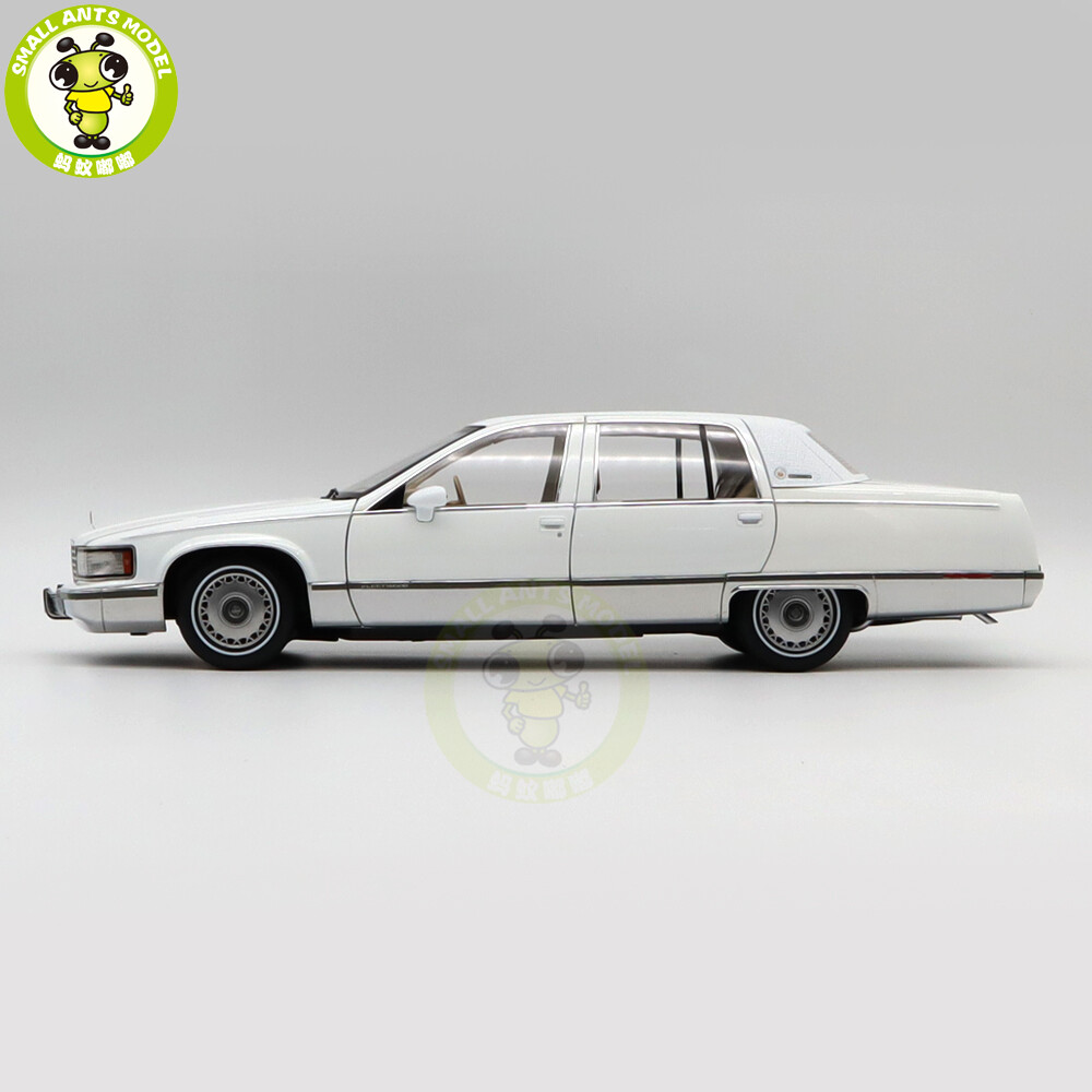 1/18 Diecast Model Car Friends Gifts For Cadillac Fleetwood White
