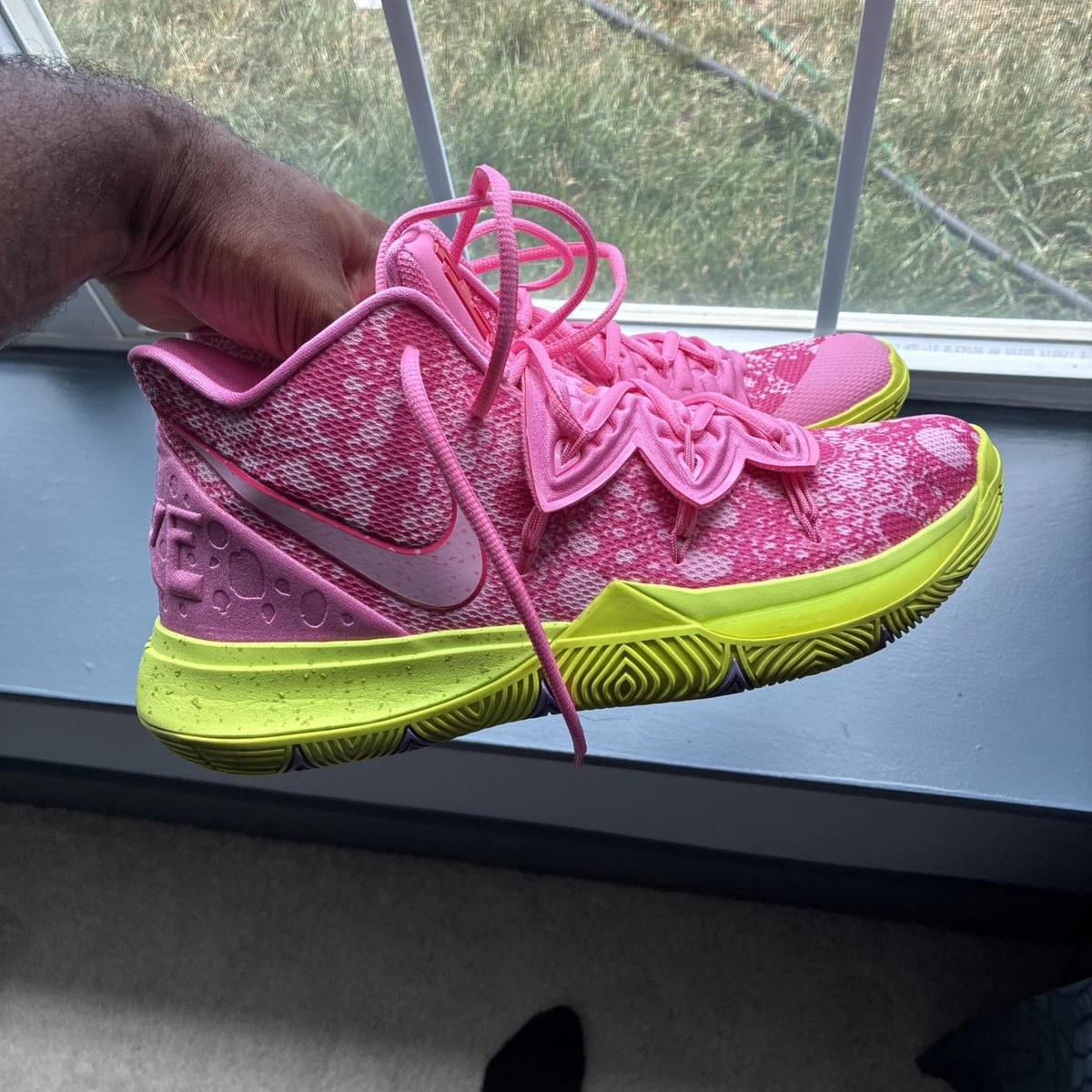 Preços baixos em Nike SpongeBob SquarePants x Kyrie 5 Patrick | eBay
