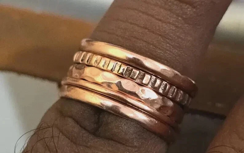 Anillo de curación minimalista de cobre puro sólido, hecho a mano unisex, juego de 5 surtidos Foto 2 de 4