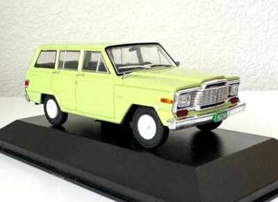 1980 シボレーブレーザー & スモーキーベアー・フィギア s-l400.jpg