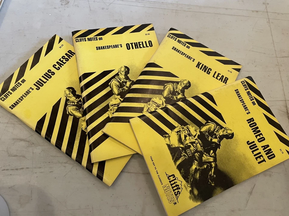 Collection of Cliffs Notes Books on Shakespeare, Tennessee Williams, & More - Image 3 of 4