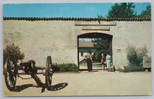 Military~Sutters Fort Entrance & Cannon~Sacramento CA~Plastichrome~Vintage PC
