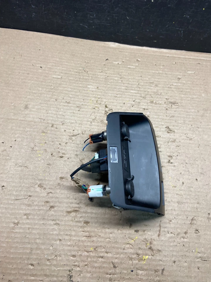 2011-2013 Kia Sorento Center Seat Heater Switches Aux USB Power Outlet J9589 DG - image 4 of 4