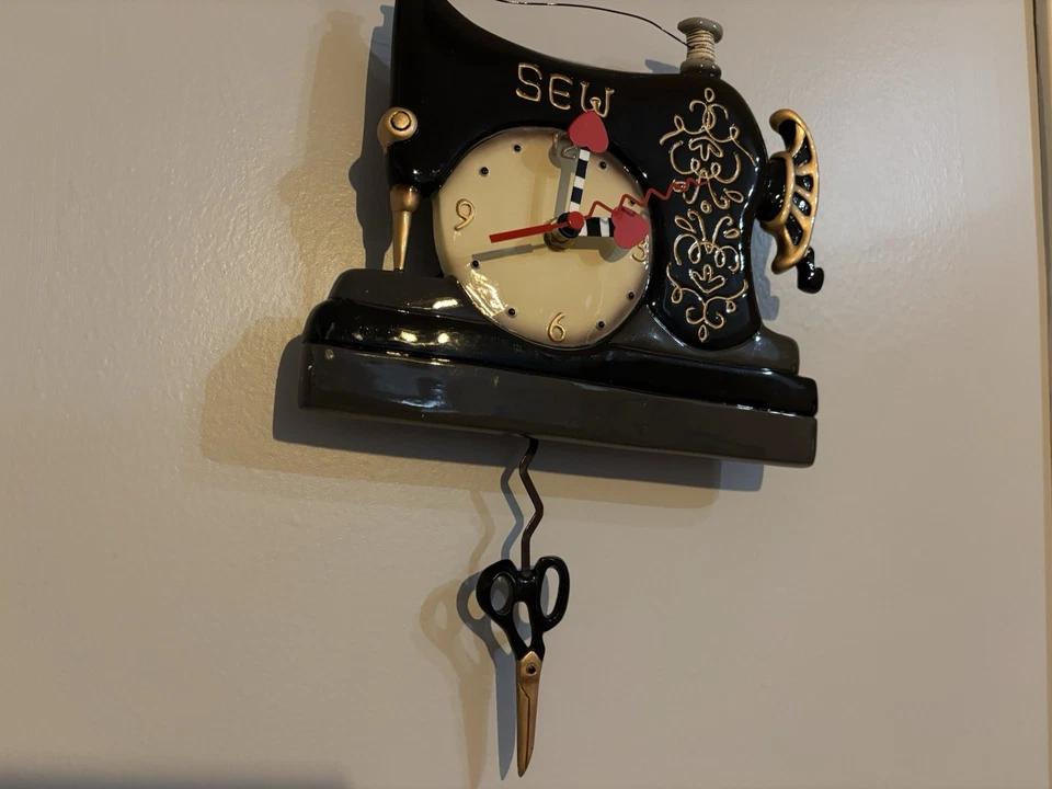 Reloj de pared estándar Allen Designs vintage Stitch Clock Foto 3 de 4