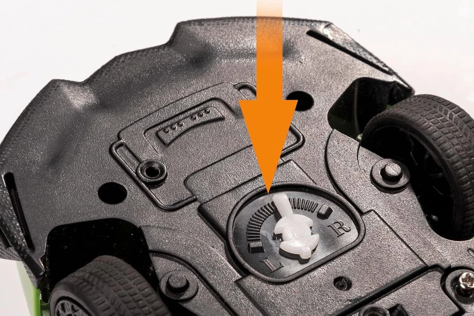 Carson 500404308 1:24 Lamborghini Veneno 2.4G 100% RTR Green Remote Control Car, - Image 4 of 4