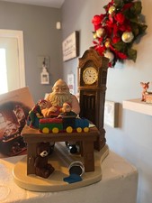 vintage Chrismas Howard Miller beautiful set of these vintage clocks. Mint condi