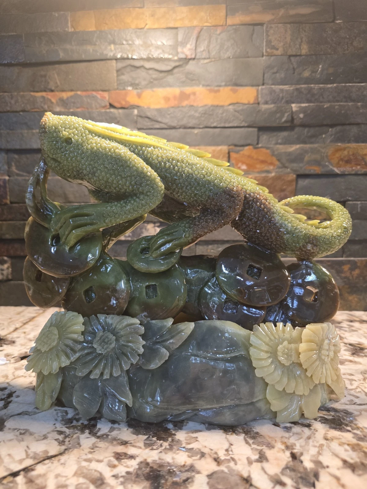 8.5lbs 10" X 9" Top Quality Natural Green Jade Master Hand Carved Iguana - product detail image 2