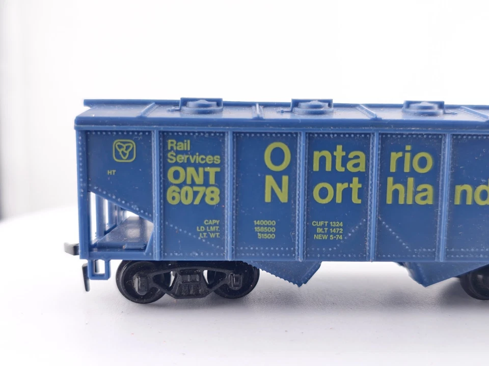 Model Power HO Scale Ontario Northland 2 Bay Covered Hopper ONT 6078 Train Car - Image 3 of 4