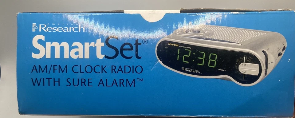 Emerson Research Smart Set Alarm Clock Radio Plug In FM/AM Retro Model CKS1701 - Image 4 of 4