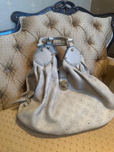 Autentica borsa Louis Vuitton Monogram Mahina Shoudler in pelle bianca avorio - Foto 12 di 15