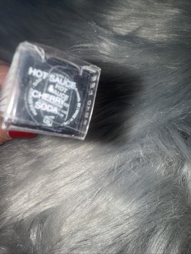 HUDA BEAUTY MATTE & METAL MELTED SHADOW HOT SAUCE & CHERRY SODA New In Box - Picture 3 of 4