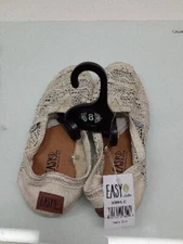Easy USA Cream Women  Canvas Crochet Slip on Flats Sz  7/8 New Rack 3