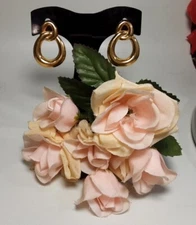 Earring  Gold Tone Polished Figure 8 Post Pierce Unsigned Quality Avon Jewerly 