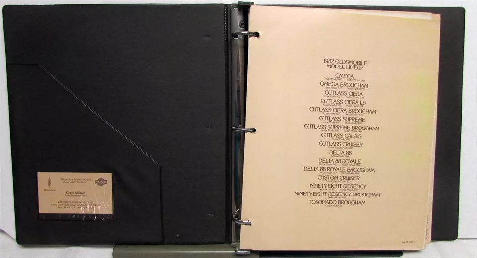 Álbum Oldsmobile Dealers 1982 Omega Cutlass Toronado Delta 88 Noventa y ocho Foto 2 de 4