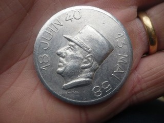 RARE MÉDAILLE GÉNÉRAL DE GAULLE 18 JUIN 40 13 MAI 58 ALGÉRIE FRANÇAISE