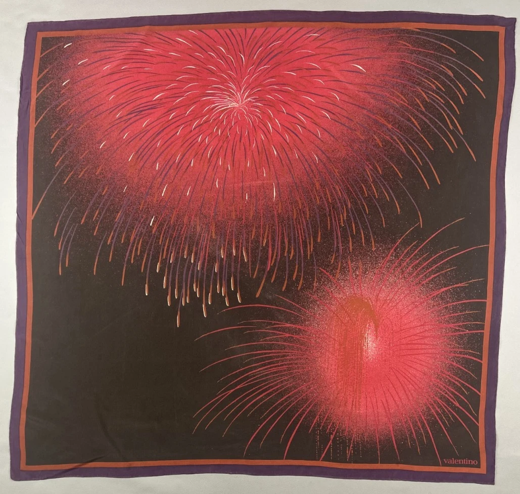 Foulard Vintage CLAUDIO VALENTINO PARIS 100% Soie 90x90 Cm - Couleur Rose - Occasion Très Bon État