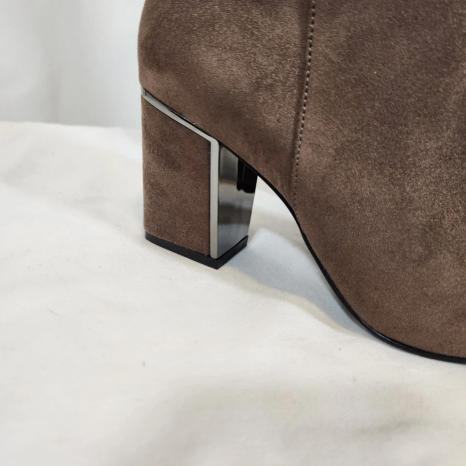 Botas de vestir DKNY para mujer Cilli punta cuadrada hasta la rodilla marrón suave 7M Foto 4 de 4