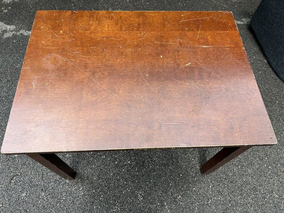 Mesa artesanal Pottery Barn para niños, 2 sillas de madera incluidas Foto 3 de 4