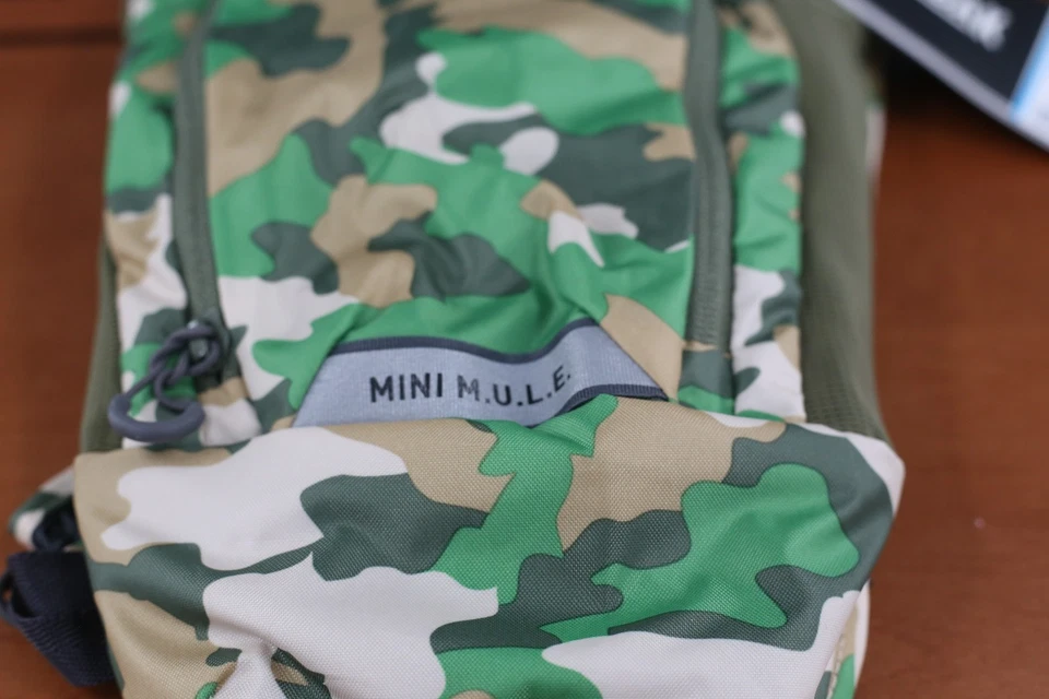 CamelBak Mini M.U.L.E. Mochila hidratación niños 5L verde camuflaje bicicleta exterior Foto 4 de 4