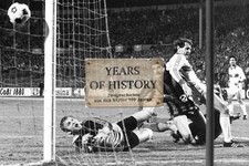 Foto 10x15cm UEFA Cup VfB Stuttgart LOK Sofia Georg Volkert schoss aus diesem Wi