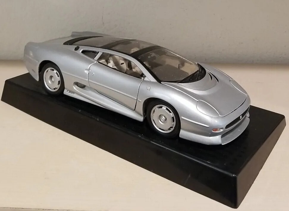 Jaguar XJ220 シルバー 1/18スケール Amazon | 1/18 Jaguar XJ220 Silver マイスト ジャガー ミニカー
