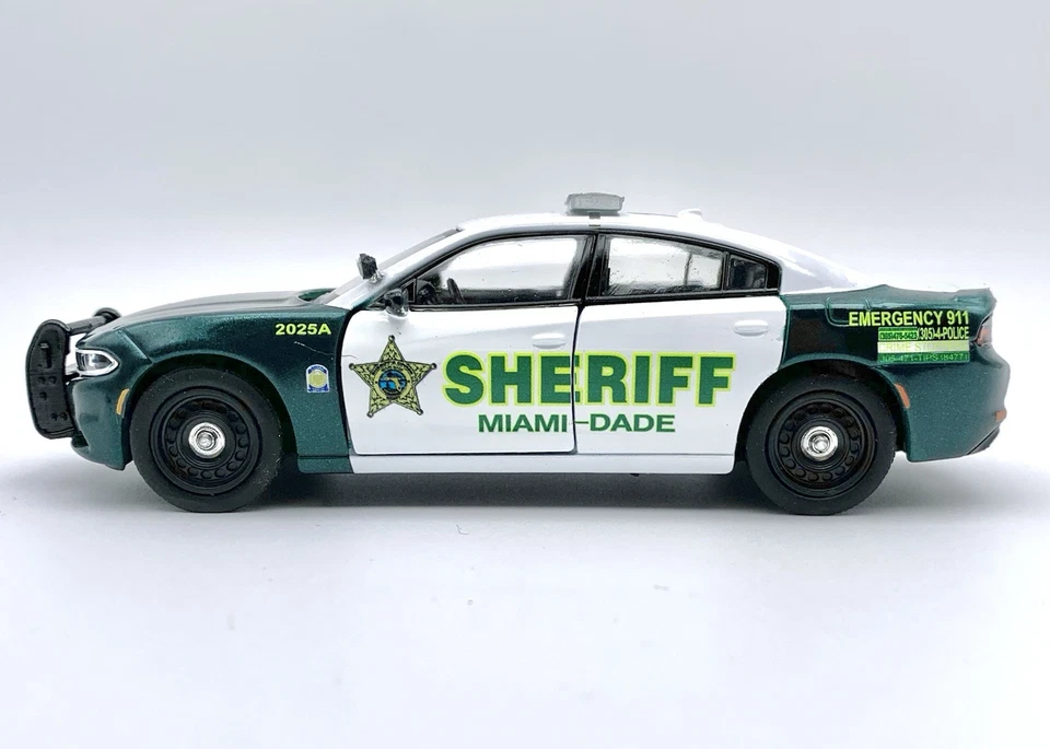 Welly 1/43 Scale 2024 Dodge Charger Miami-Dade Sheriff Custom - Image 4 of 4