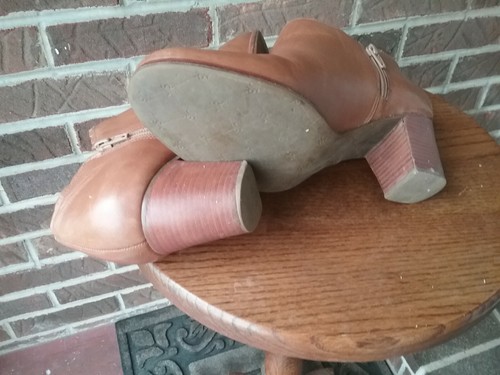 Jack Rogers brown leather Booties with scalloped edges - Picture 8 of 9