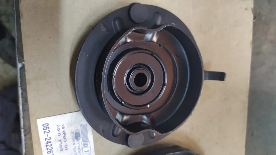 KYB SM5046 SPRING DOM BEARING FRONT For 1994-1998 MAZDA 323 S V,323 C V,323 F - Imagen 4 de 4