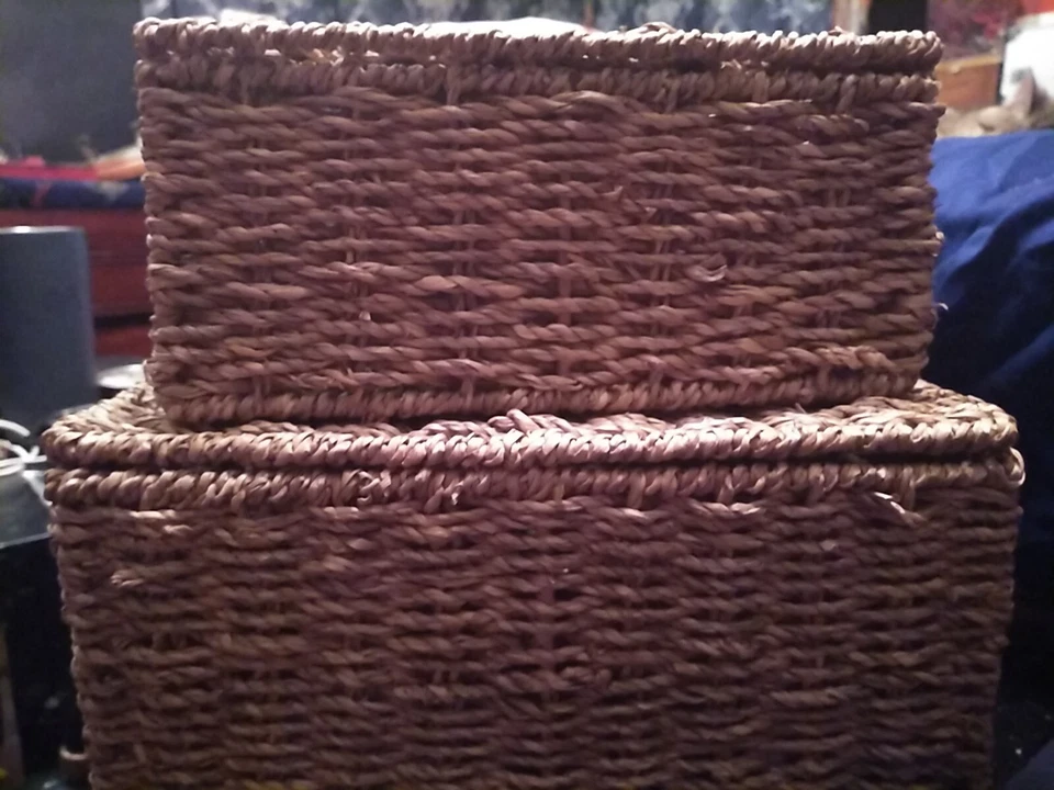 ATrio Of Rectangular, Hinged, Lided, Storage, Nesting, Wicker Baskets W Handles  - Image 2 of 4