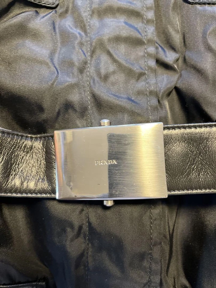 CHAQUETA MILITAR PRADA USADA NEGRA BUENA Foto 4 de 4