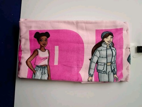 Barbie Super Soft Beach Towel Pink 28X58 Inches Ages 3+ - Picture 7 of 9