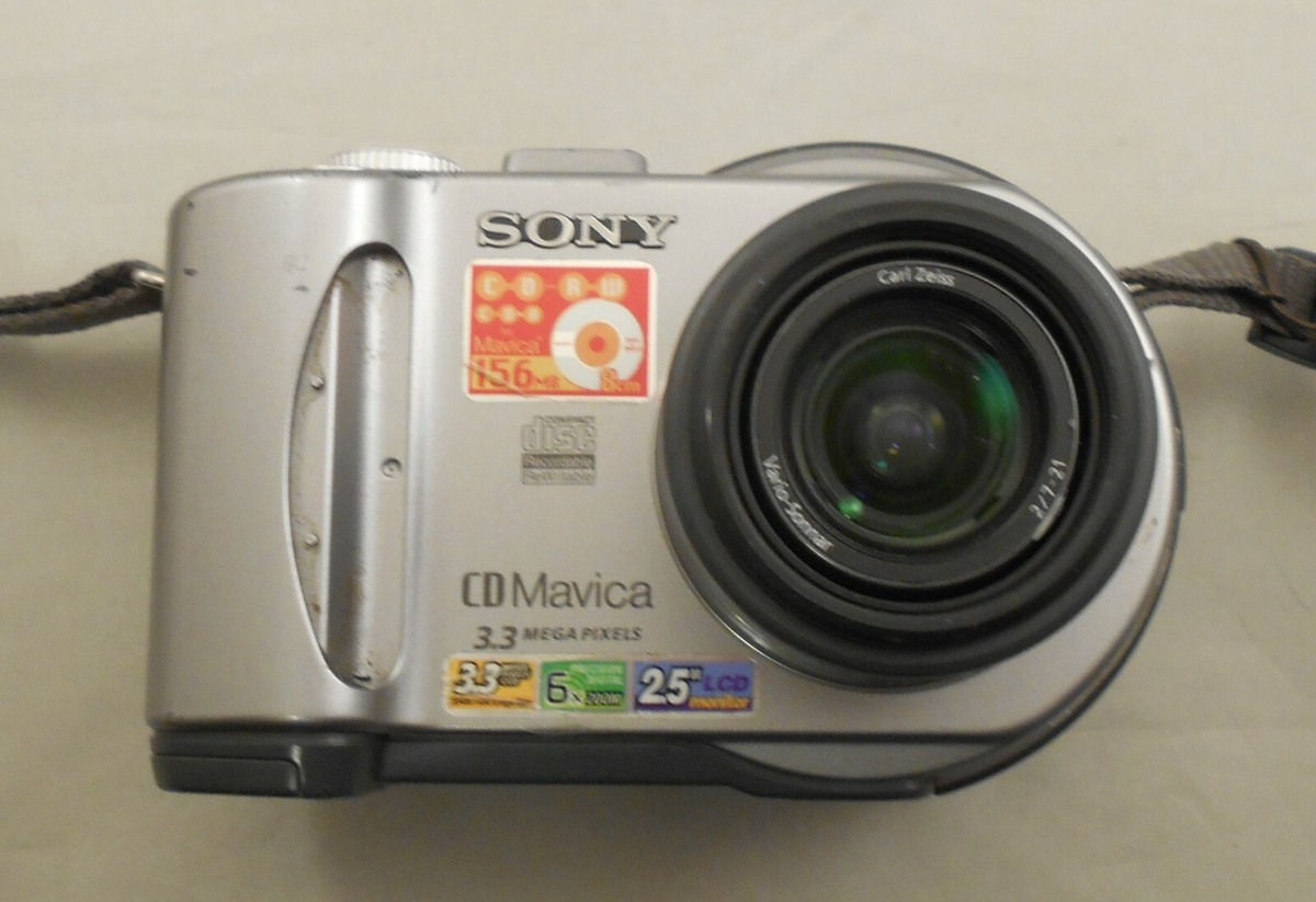 SONY CD Mavica MVC-CD300 中古　動作可能 Sony Mavica MVC-CD300 3.3 MP Digital Camera - Silver for