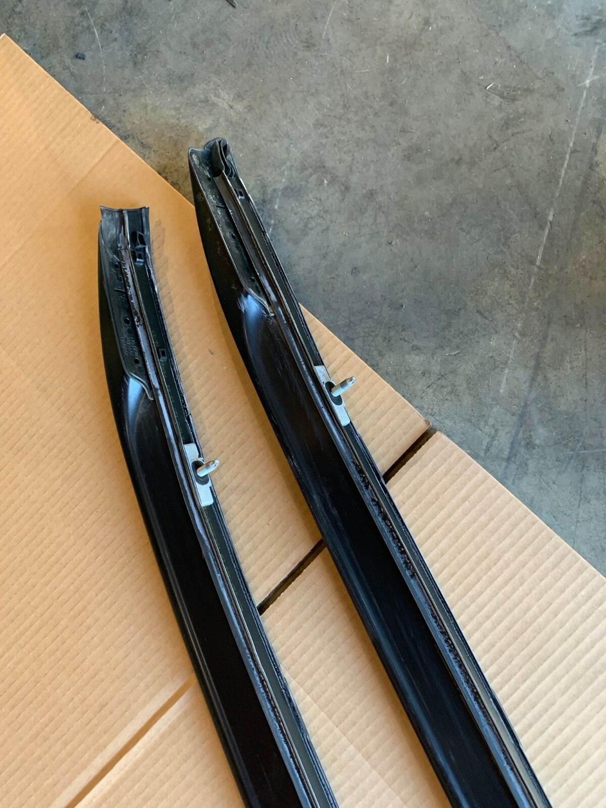 BMW 20122015 E84 X1 ROOF TOP RAIL RACKS LEFT AND RIGHT RACK SET OEM