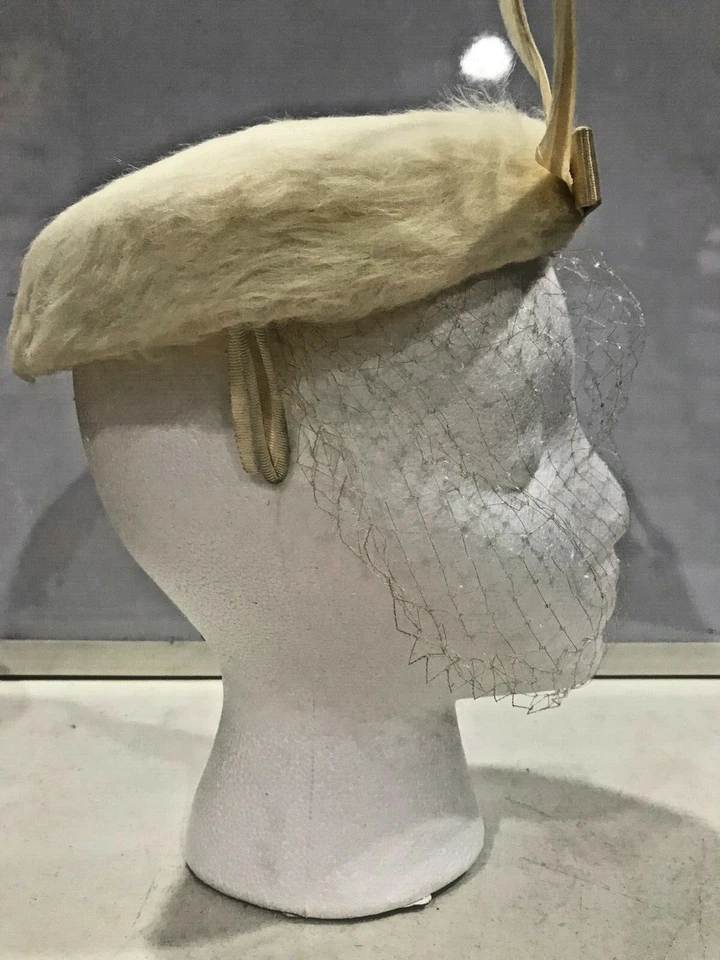 Mujeres Hecho a Mano Vintage Años 50 Marfil/Beige Imitación Piel Casco Sombrero Juliette Gorra J1 Foto 4 de 4