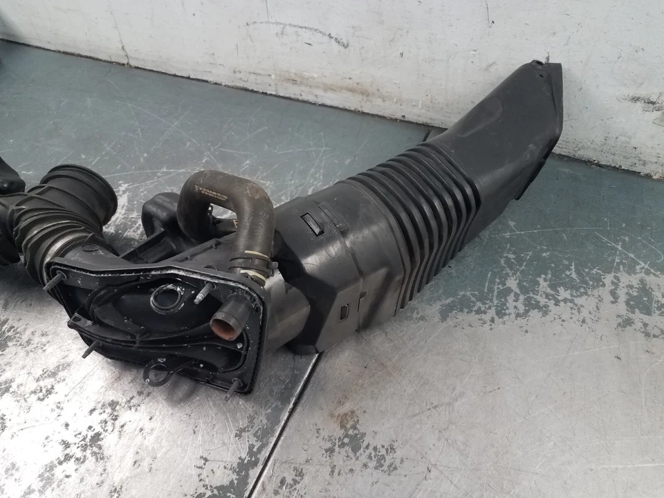 2016 Porsche 981 Cayman GT4 Air Intake #1352 V9 - Image 3 of 4