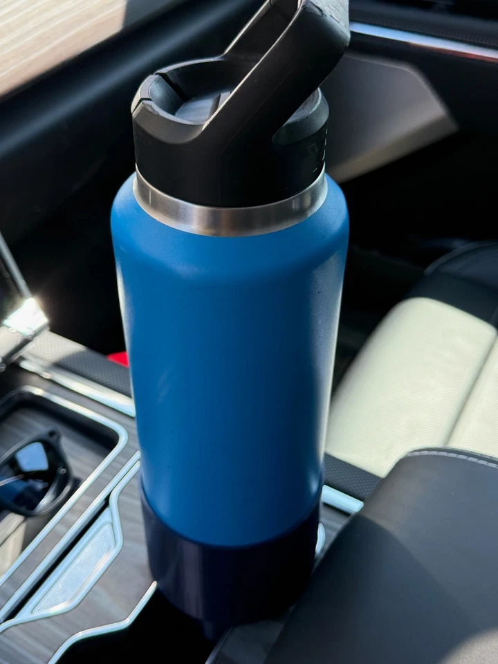 Универсальный адаптер для подстаканника Yeti Rambler 46 унций | 2019-2025 GMC Sierra (EV)  - Изображение 3 из 4