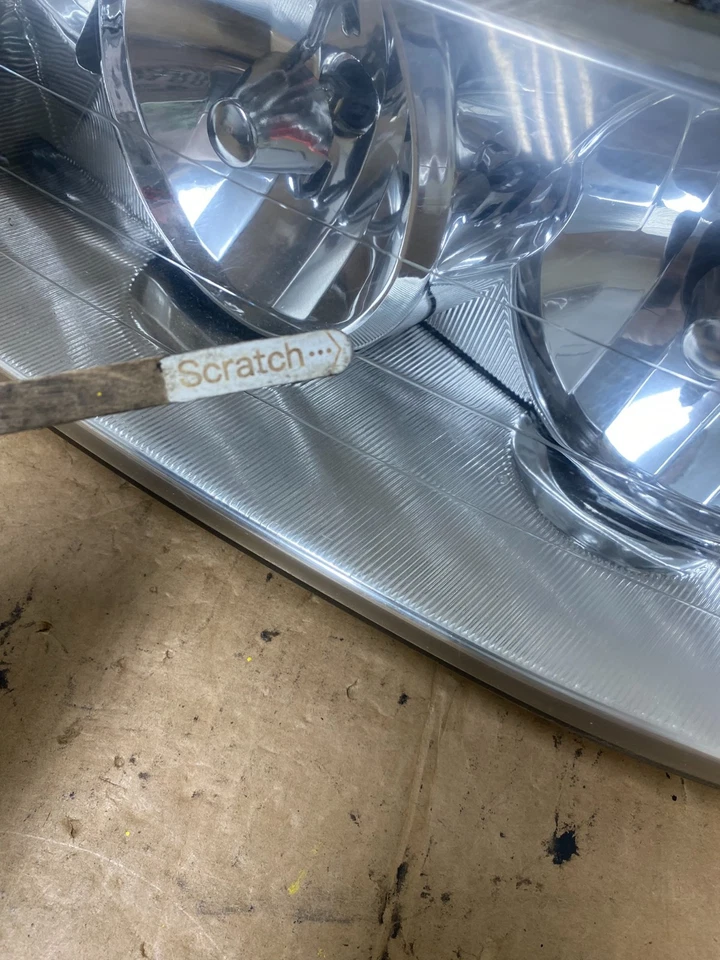 2005 to 2011 Lincoln Town Car Left+Right Side Headlights T5461 DW - Image 4 of 4