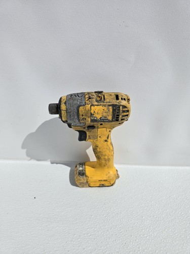 DEWALT DCF885B Pilote à percussion 20 volts MAX 1/4 pouce