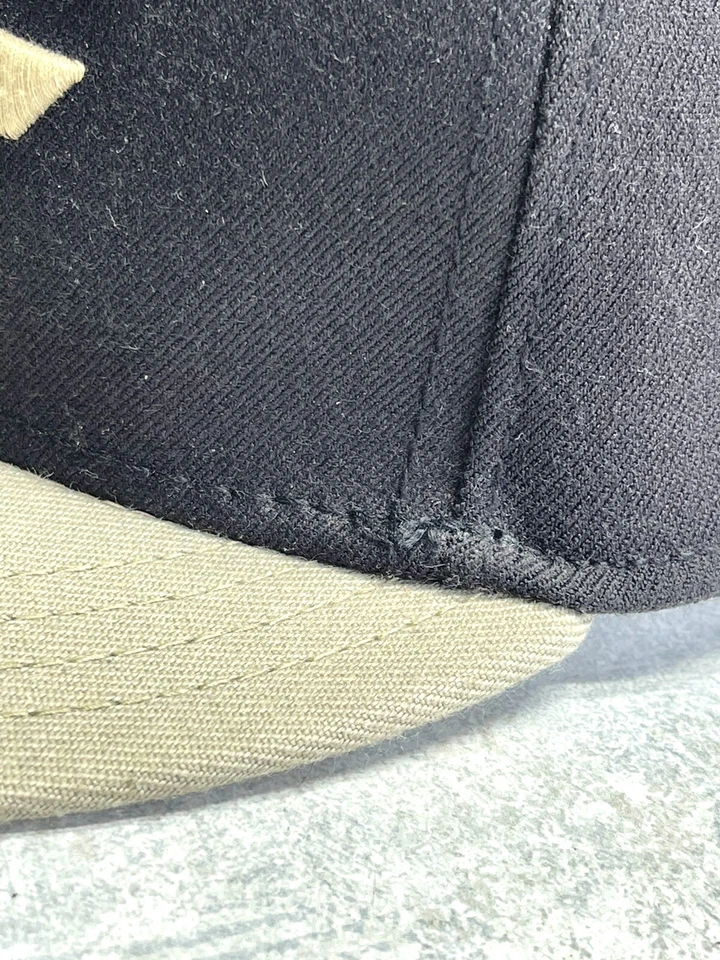 Бейсболка Nintendo черная и золотая Zelda Triforce облегающая кепка L/XL ЛИЦЕНЗИРОВАННАЯ - Изображение 4 из 4