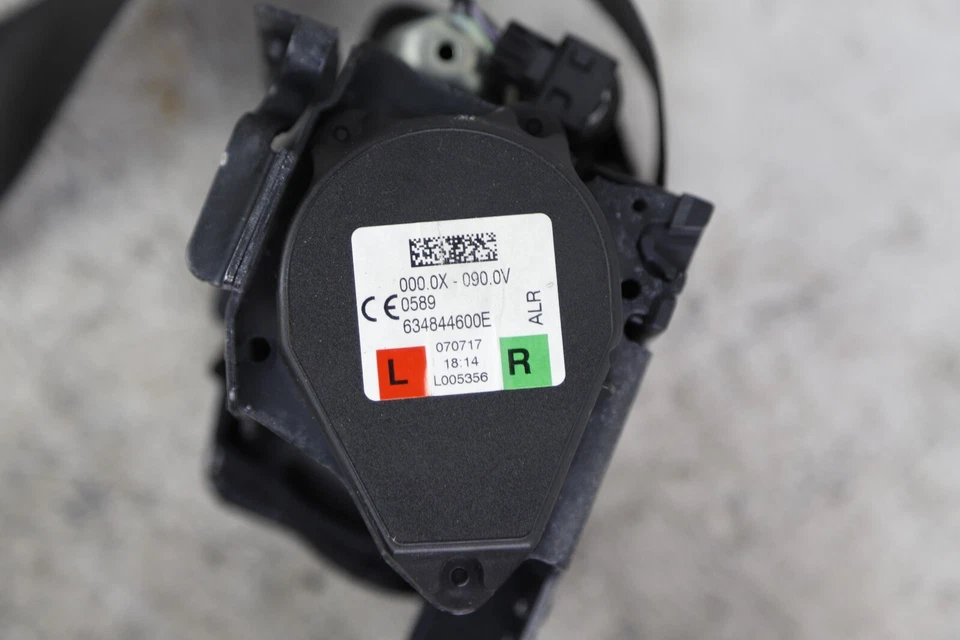 Juego de retractores de cinturón de seguridad trasero izquierdo centro derecho BMW 530i 540i M550i G30 2017-2020 Foto 2 de 4