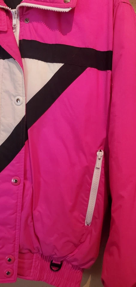 Chaqueta retro Duck Down Fill para mujer pequeña rosa Power Rangers Foto 3 de 4