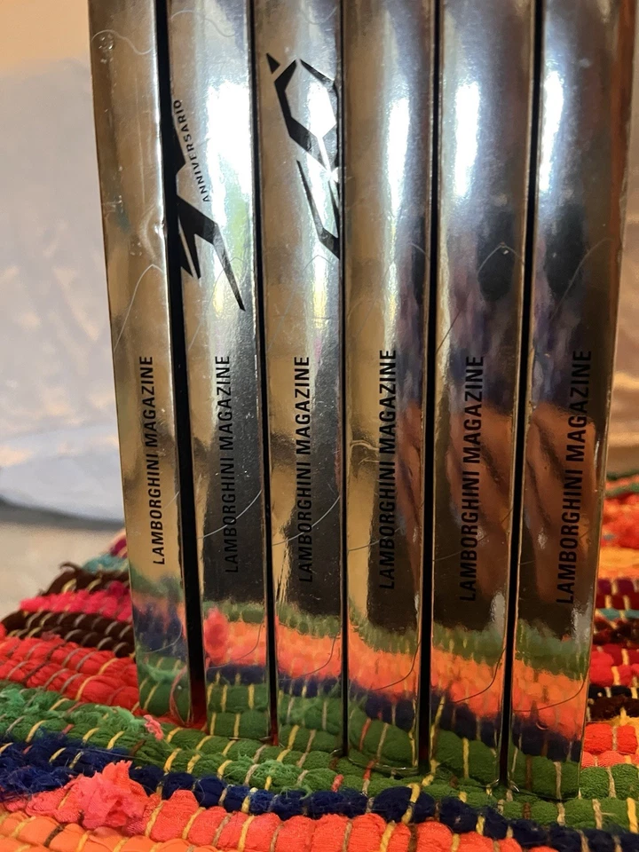 REVISTA OFICIAL LAMBORGHINI Set LIBRO DE FOLLETOS Foto 2 de 4