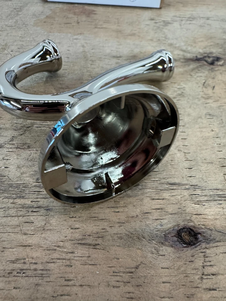 Gancho doble para bata American Standard 7052210.013 Delancey Foto 4 de 4